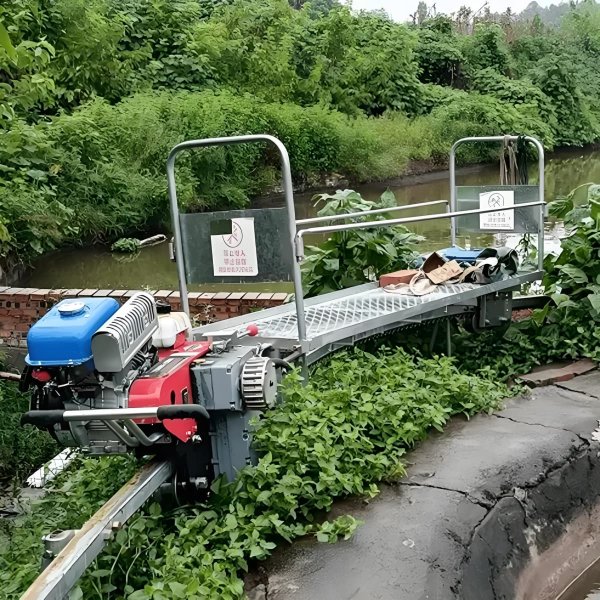 Monorail transport vehicle
